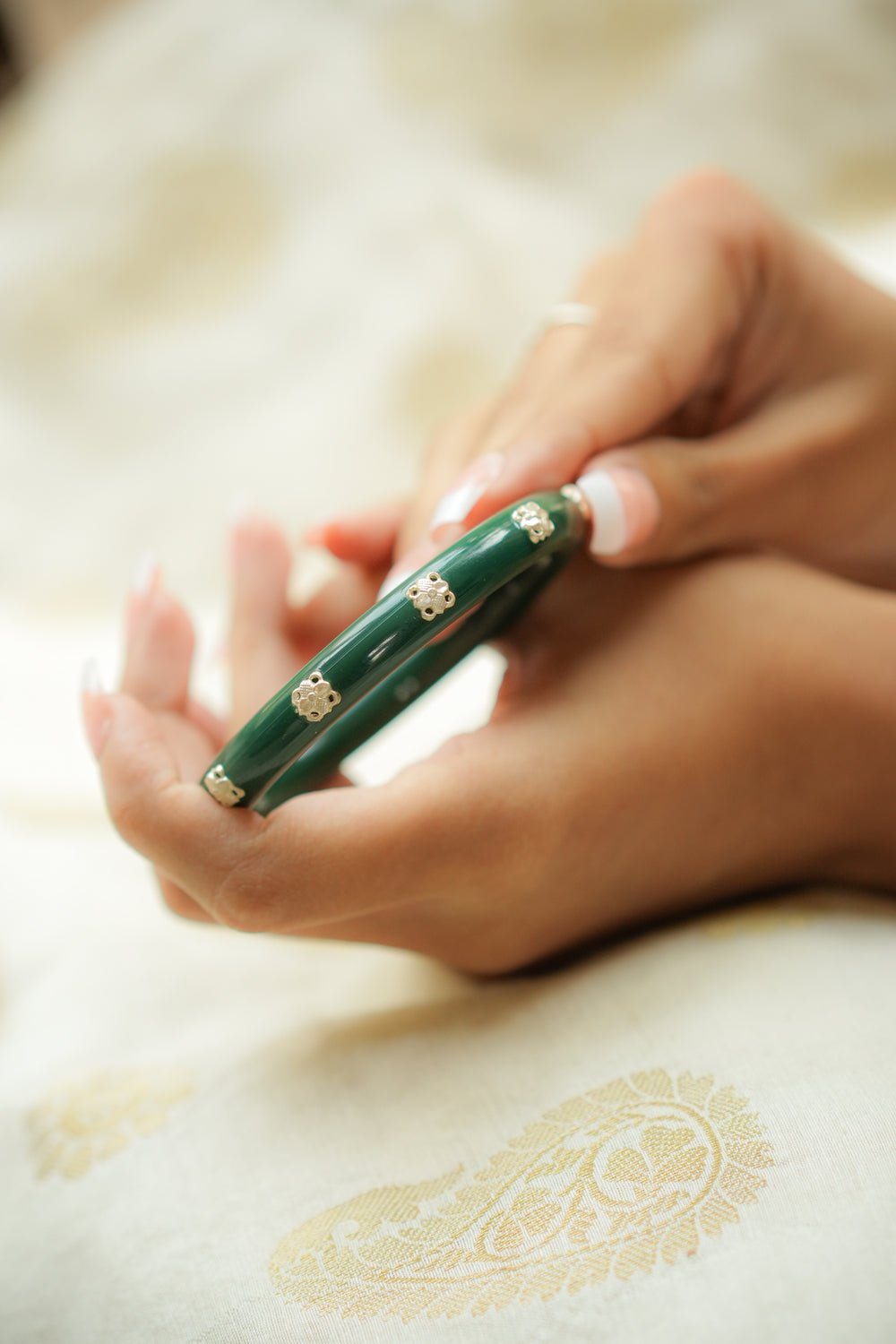 Emerald Green Floral Pola Bangle with Silver Accents